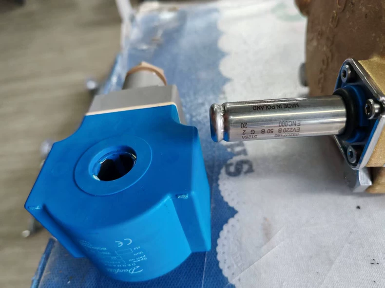 Danfoss Solenoid Valve EV220B 032U7150 thumbnail