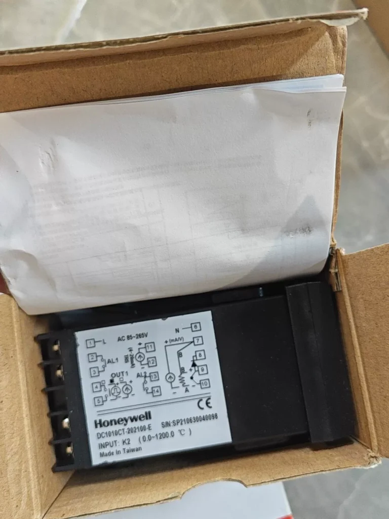 Honeywell DC1010CT-202 Temperature Controller thumbnail