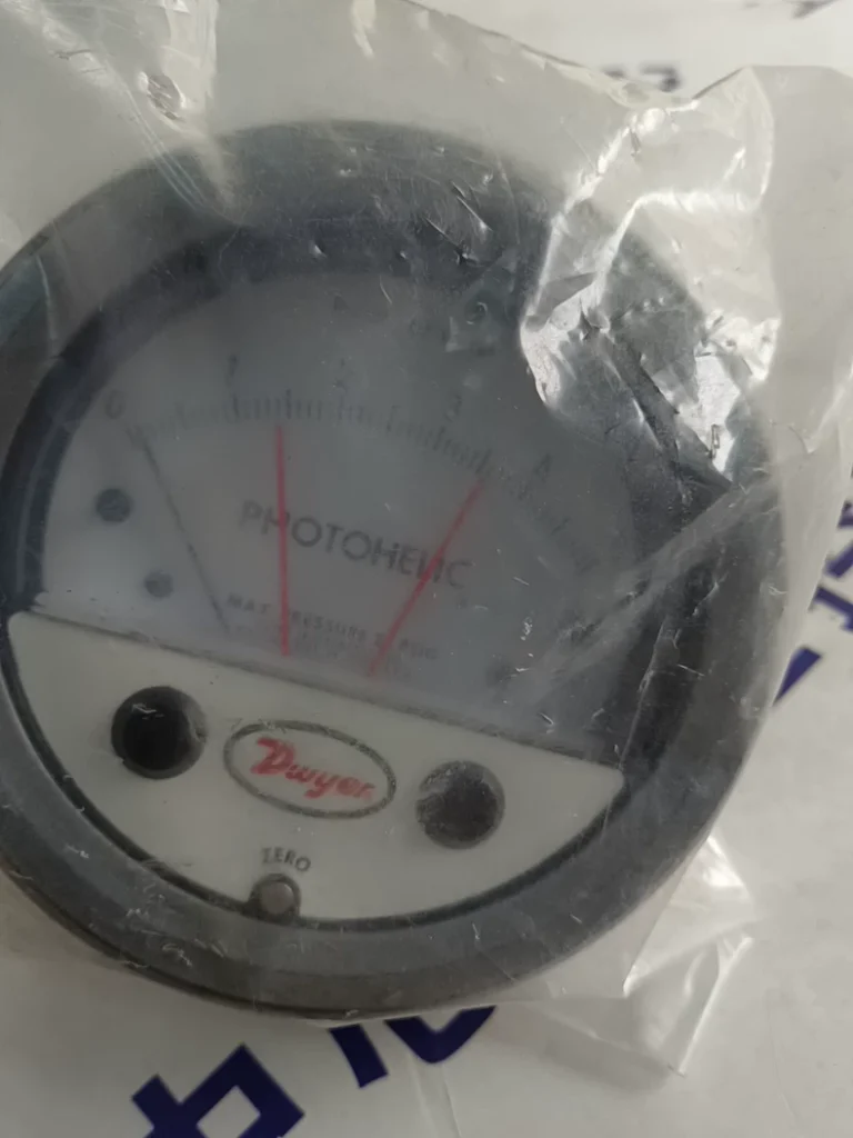 Dwyer 3005MR Differential Pressure Gauge