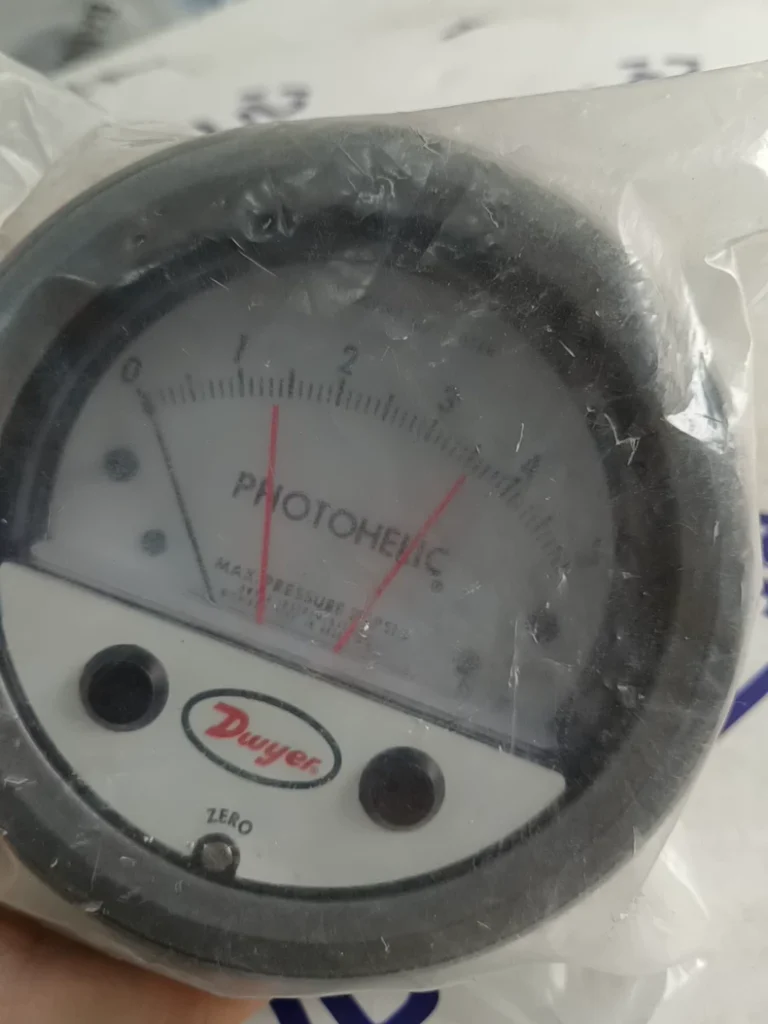 Dwyer 3005MR Differential Pressure Gauge thumbnail