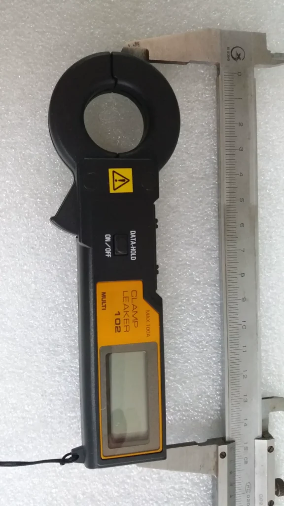 FLUKE M-102 Meter thumbnail