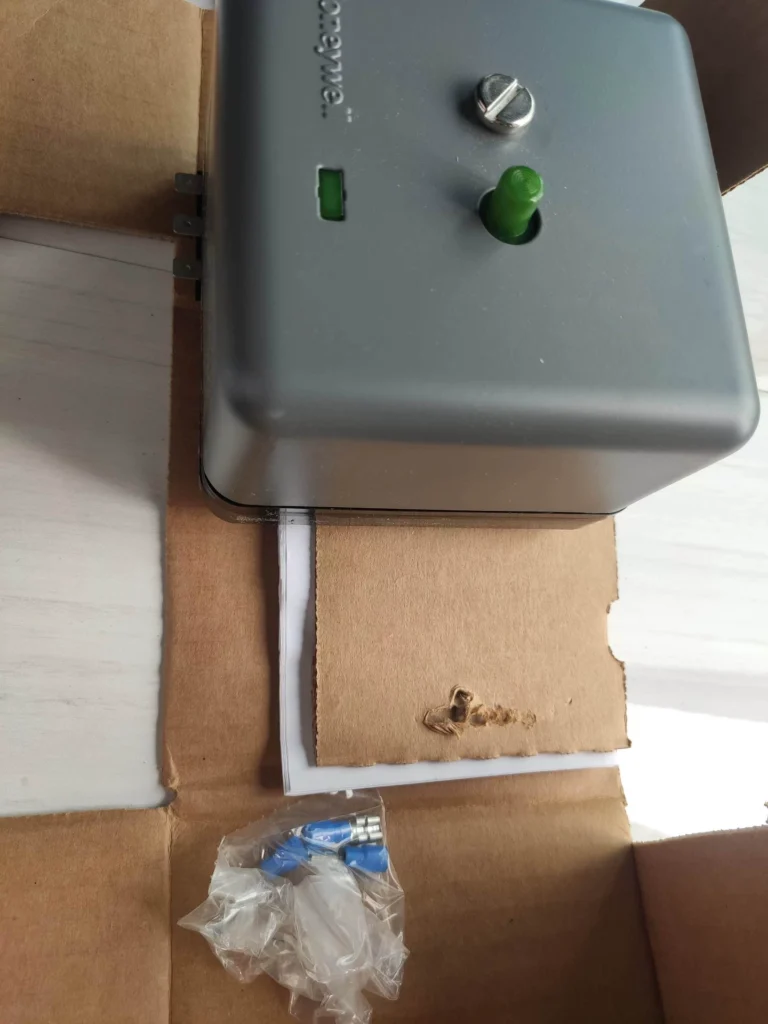 Honeywell RA890F Controller
