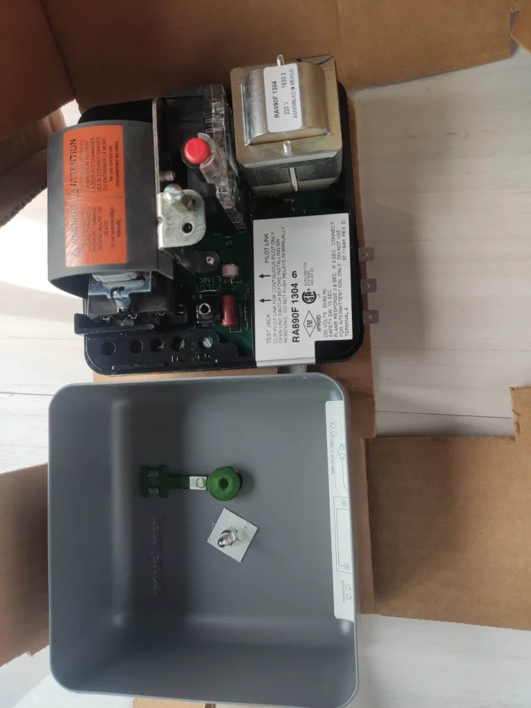 Honeywell RA890F Controller thumbnail