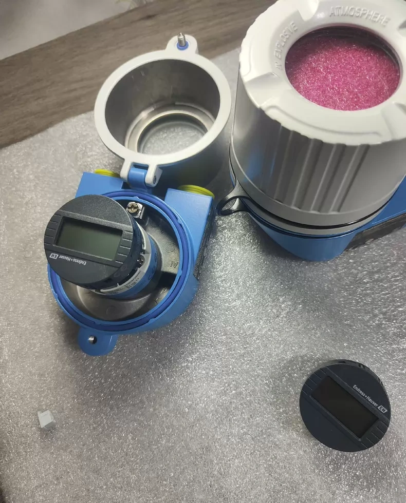 Endress+Hauser TMT82-75A0 Temperature Transmitter thumbnail