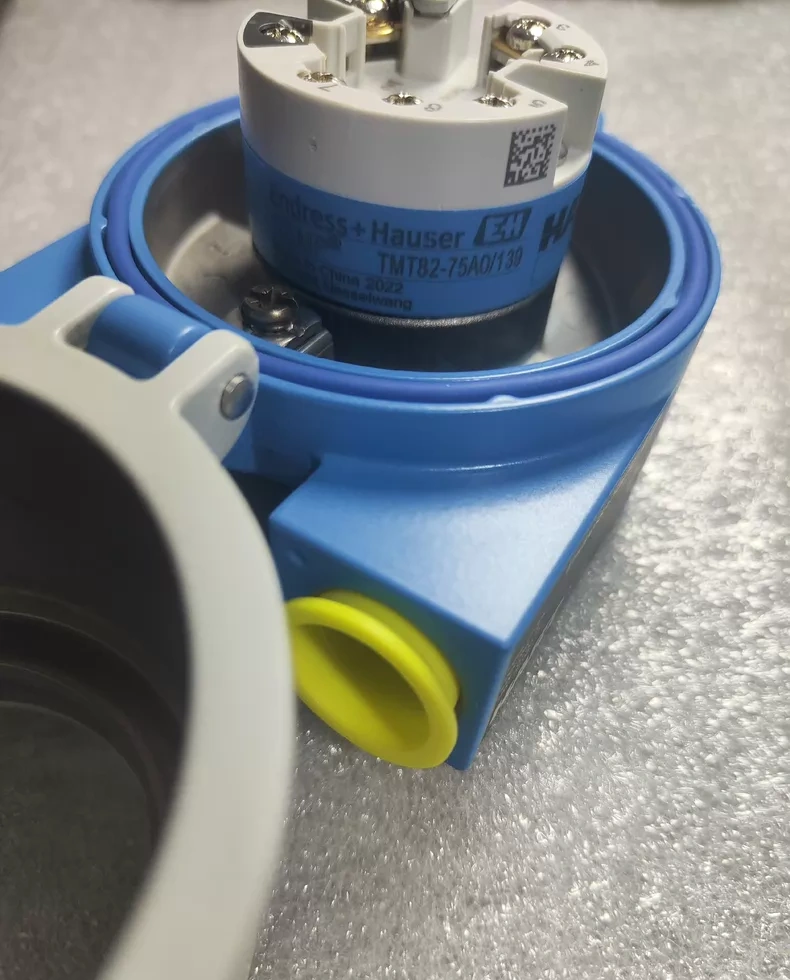 Endress+Hauser TMT82-75A0 Temperature Transmitter thumbnail
