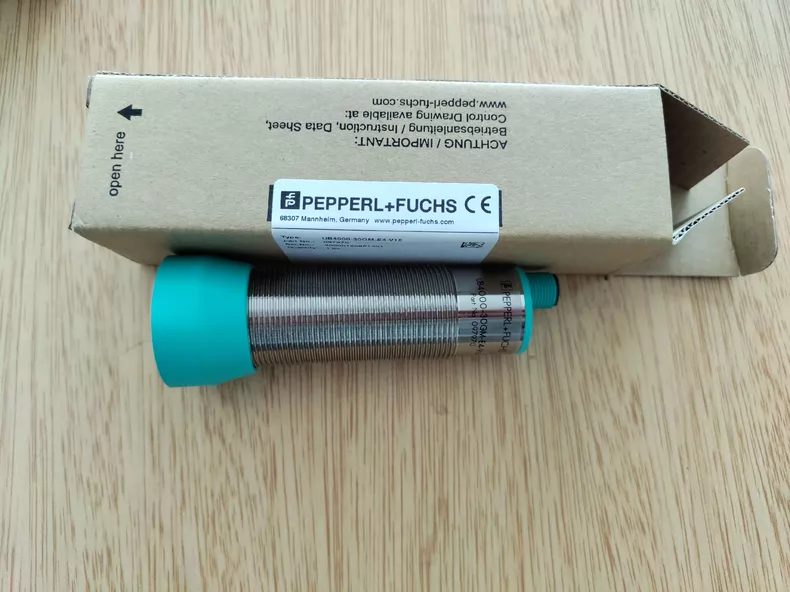 Pepperl+Fuchs UB4000-30GM-E4-V1 Ultrasonic sensor thumbnail