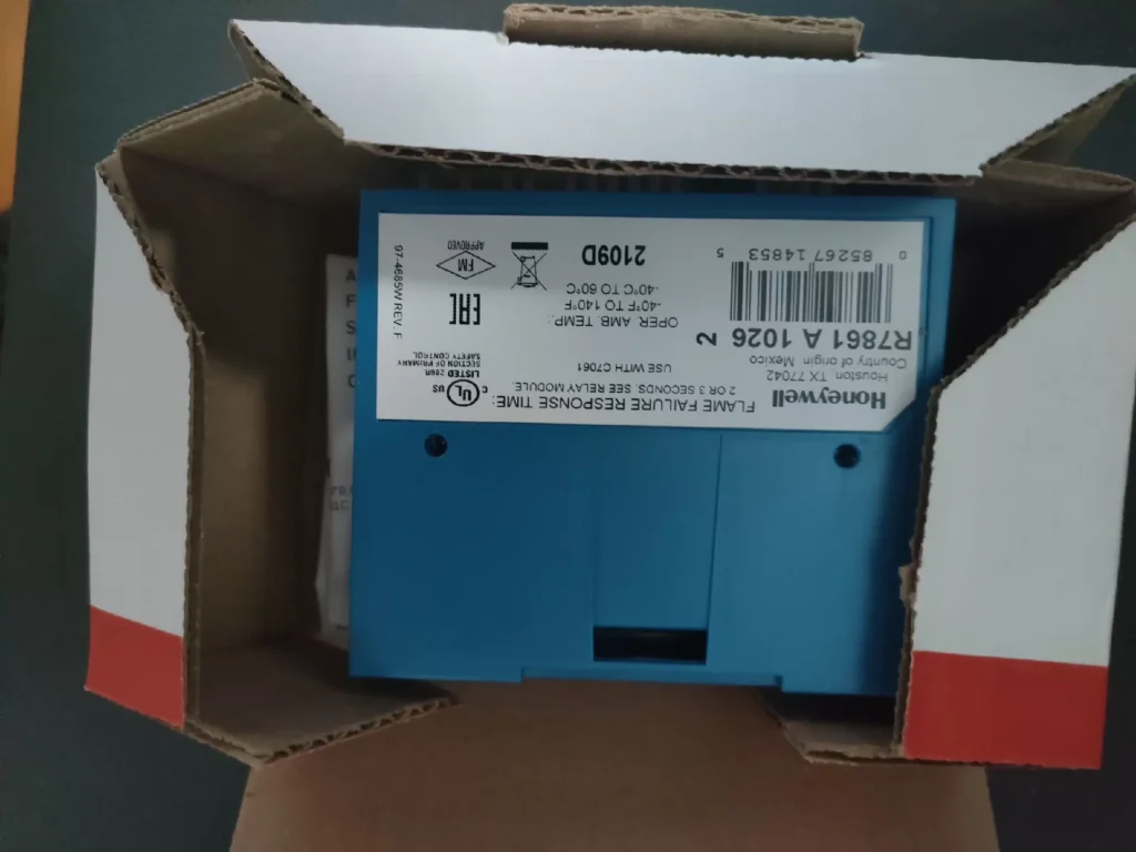 Honeywell R7861A1026 Burner Controller thumbnail