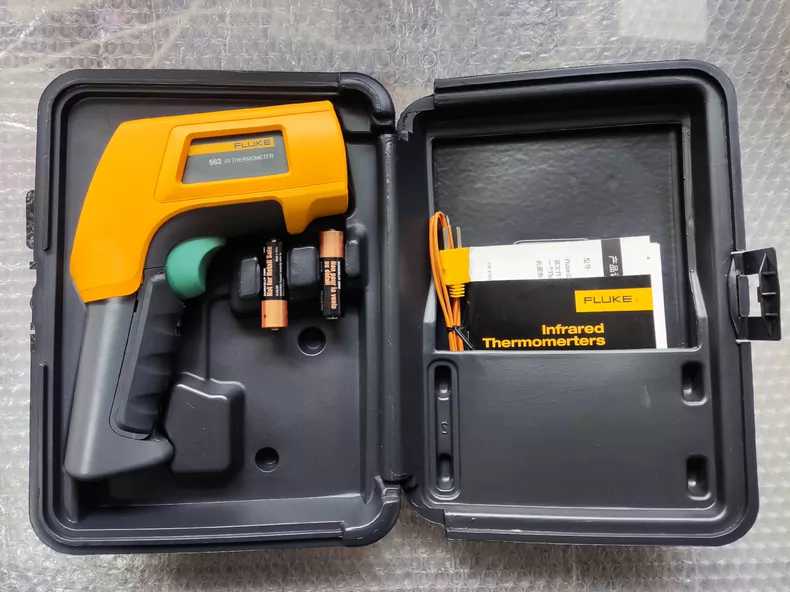 FLUKE 562 Infrared Thermometer thumbnail