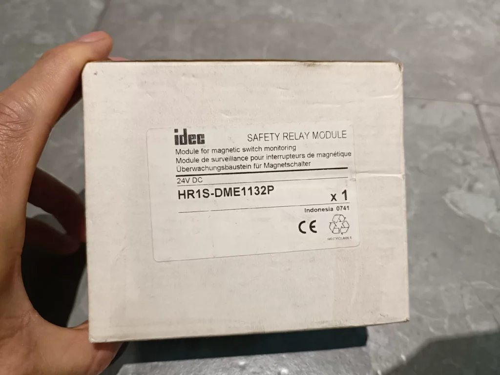 IDEC HR1S-DME1132P Safety Relay