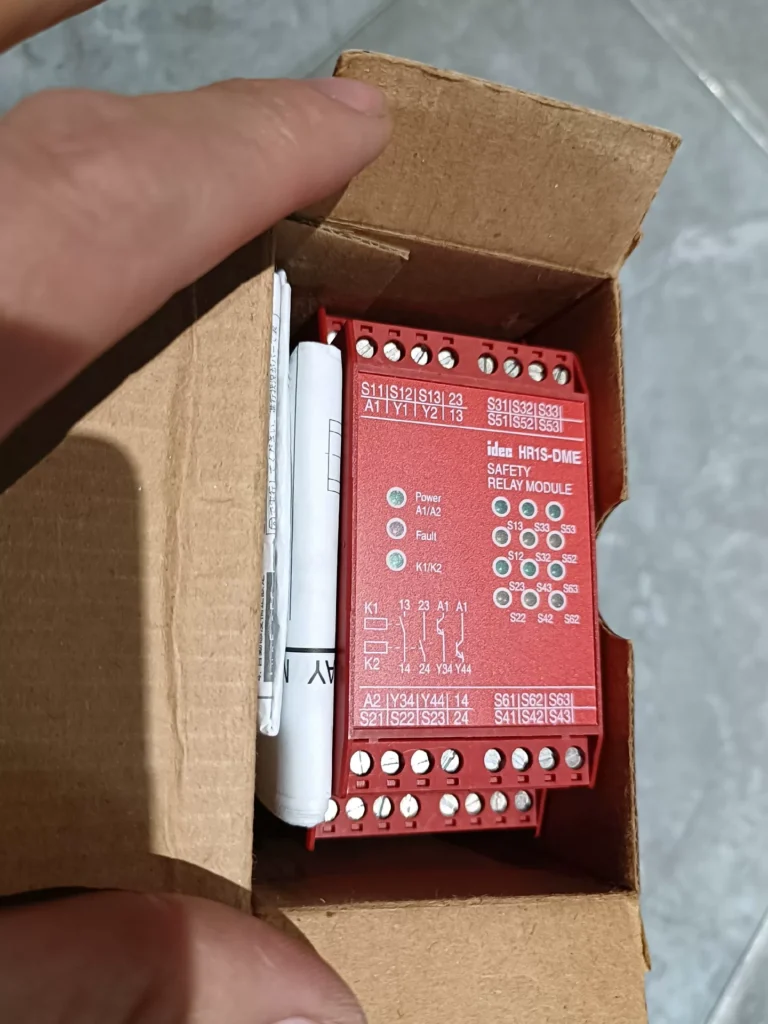 IDEC HR1S-DME1132P Safety Relay thumbnail