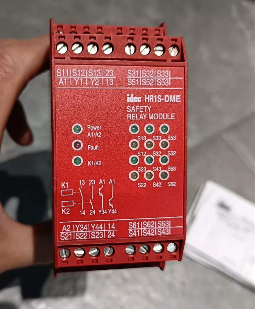 IDEC HR1S-DME1132P Safety Relay thumbnail