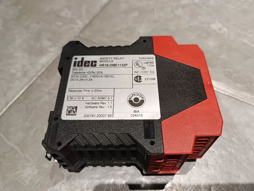 IDEC HR1S-DME1132P Safety Relay thumbnail