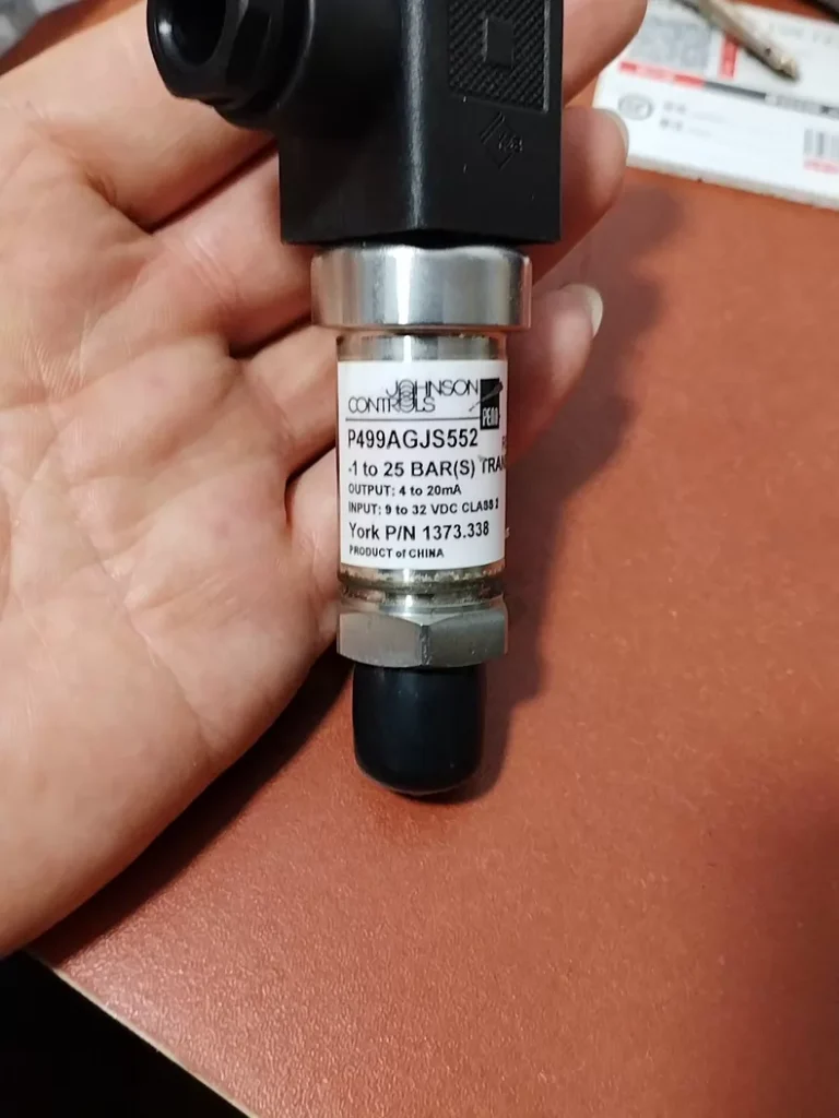 JOHNSON CONTROLS P499AGJS552 Pressure Sensor