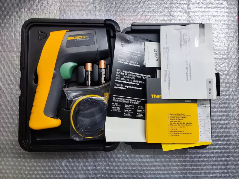 FLUKE 561 Infrared Thermometer