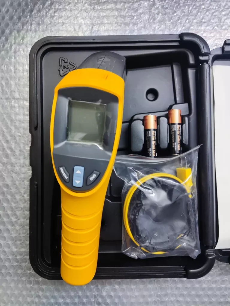 FLUKE 561 Infrared Thermometer thumbnail