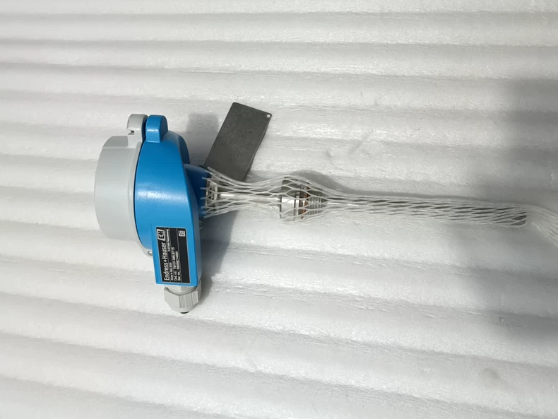 Endress+Hauser TM131-M6L9/115 Temperature Sensor