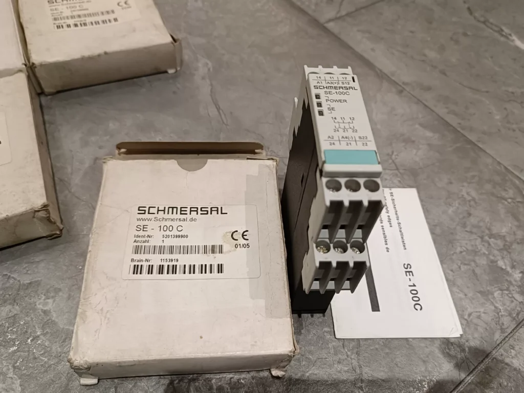 Schmersal SE-100C Safety Relay thumbnail