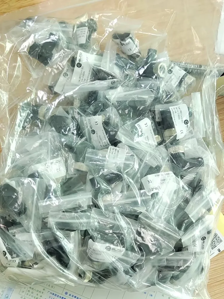 ELCO LSBO12.4-0/C(BU) Connector