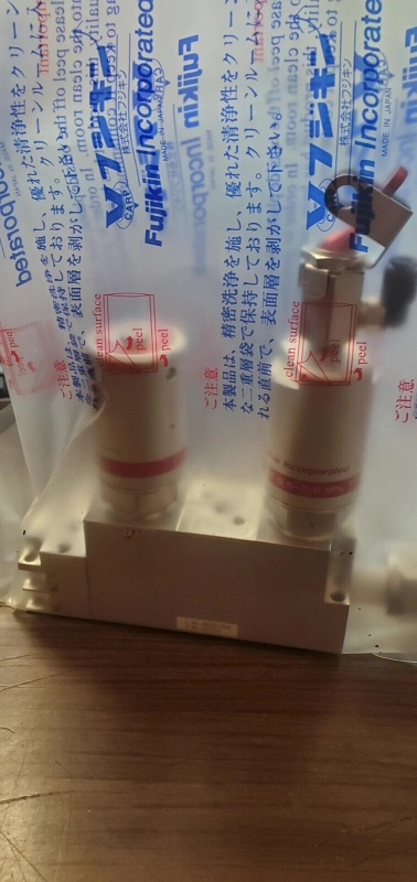 Fujikin FBDCL-AD01-6.35X2C-2B3-316LP-KDY High-Purity Process Valve thumbnail