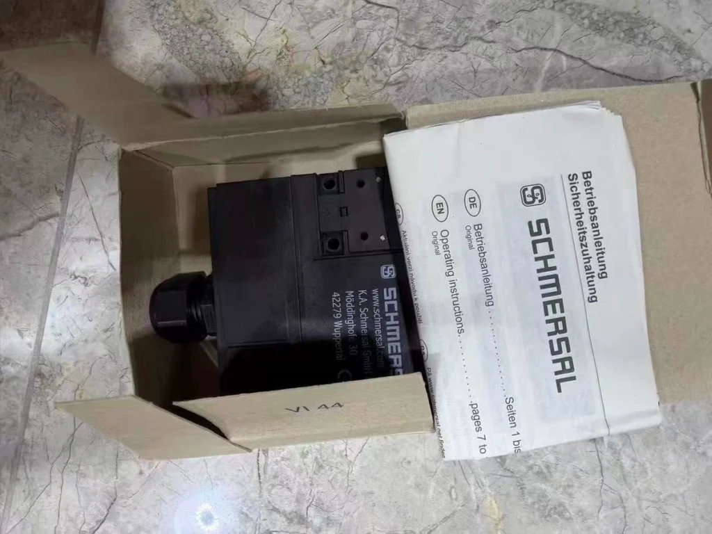 Schmersal AZM 170SK-02/10ZKA Safety Switch thumbnail