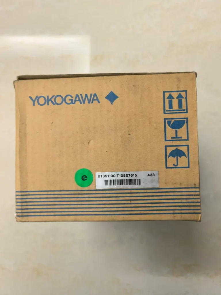 Yokogawa UT351-00 Temperature Controller