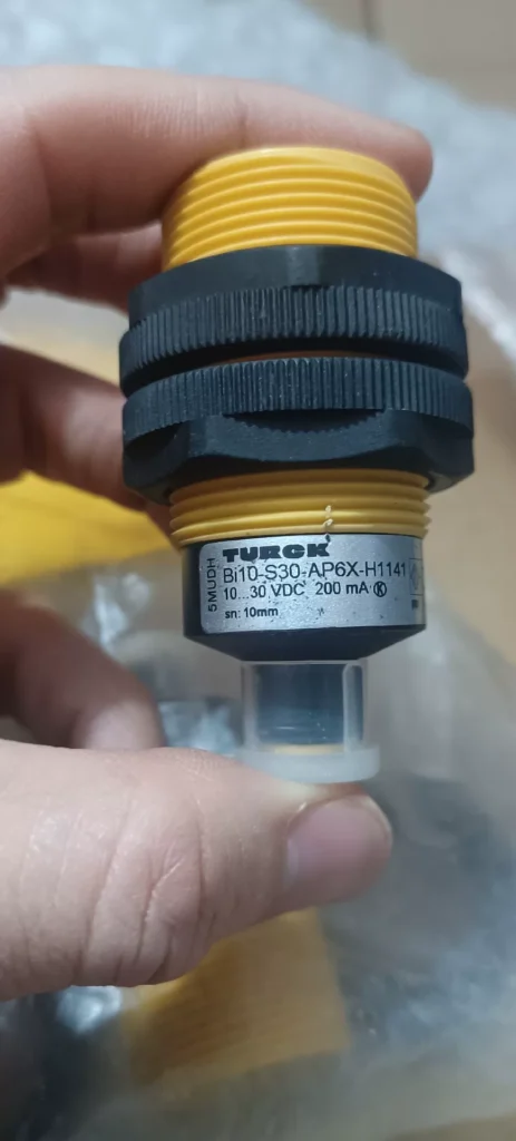 Turck Bi10-S30-AP6X-H1141 Proximity Sensor