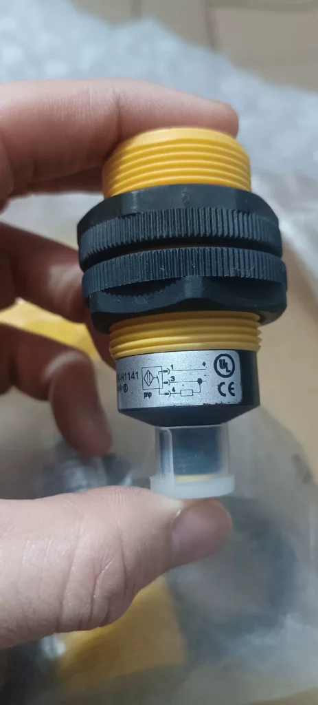 Turck Bi10-S30-AP6X-H1141 Proximity Sensor thumbnail