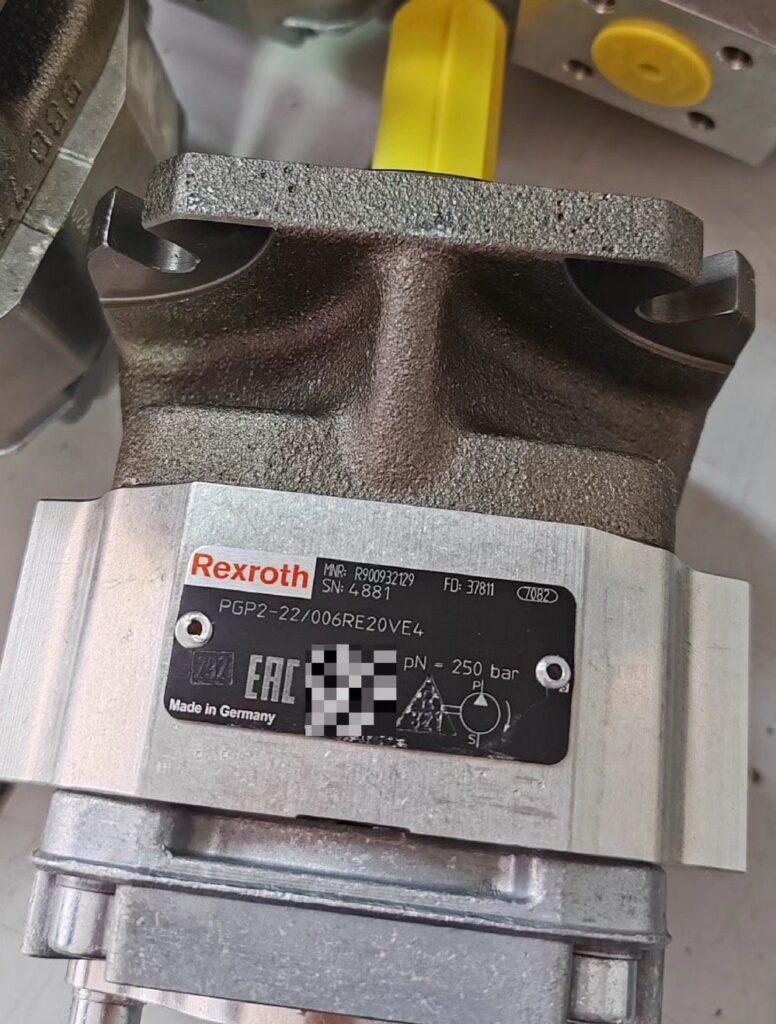 Bosch Rexroth R900932129 PGP2-2X/006RE20VE4 Hydraulic Pump thumbnail