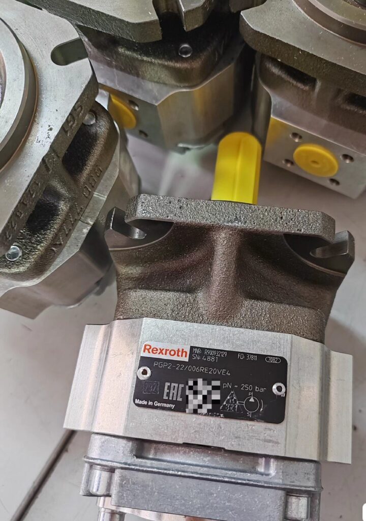 Bosch Rexroth R900932129 PGP2-2X/006RE20VE4 Hydraulic Pump thumbnail
