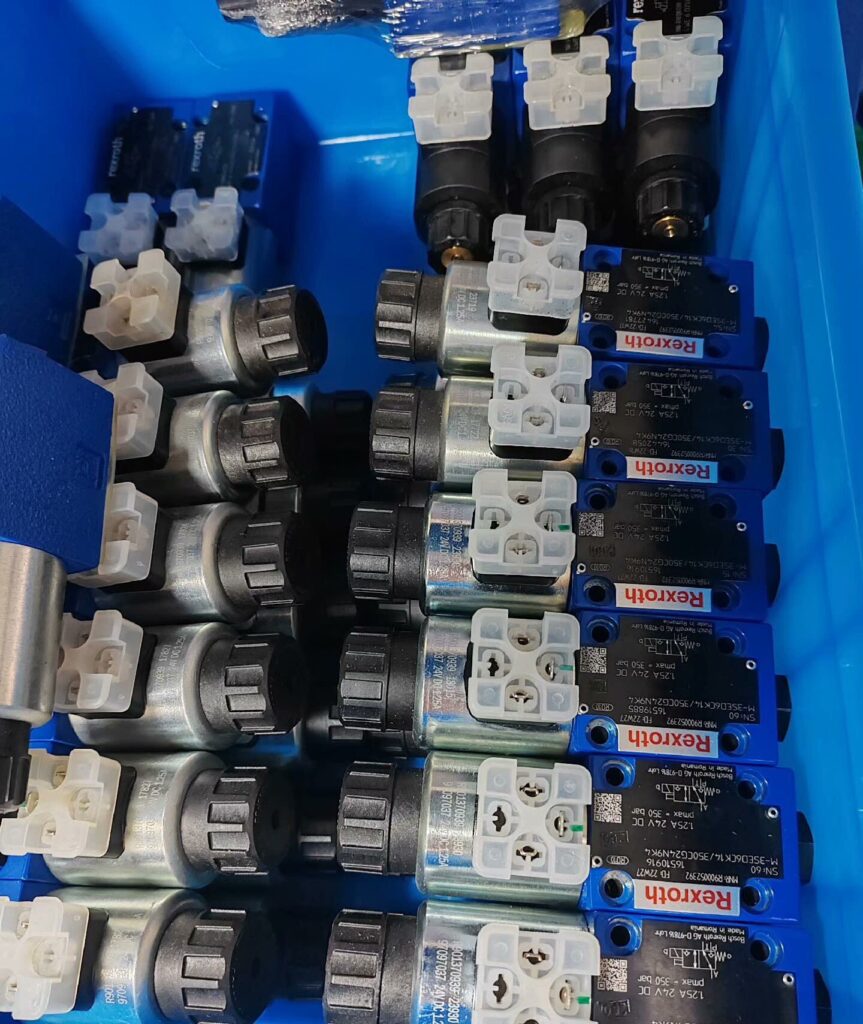 Bosch Rexroth R900052392 M-3SED6CK1X/350CG Valve thumbnail