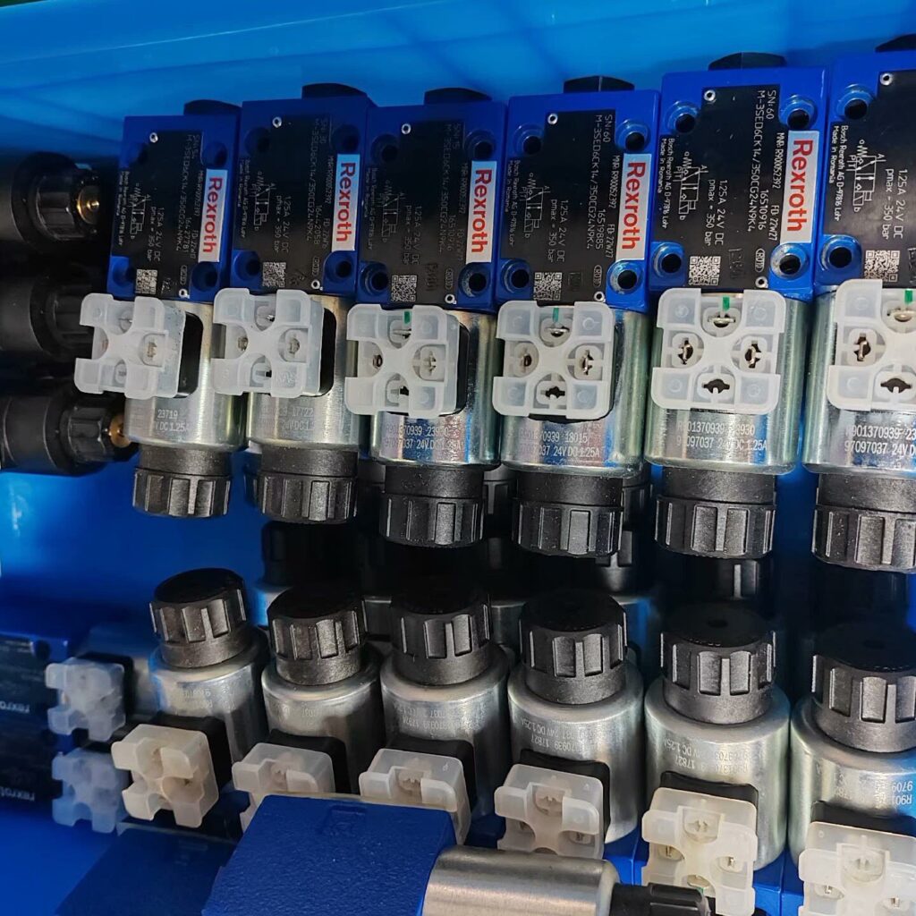 Bosch Rexroth R900052392 M-3SED6CK1X/350CG Valve thumbnail