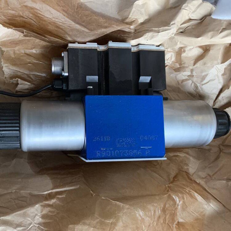 Bosch Rexroth R900927230 4WREE10E75-23/G24K31/A1V Valve thumbnail