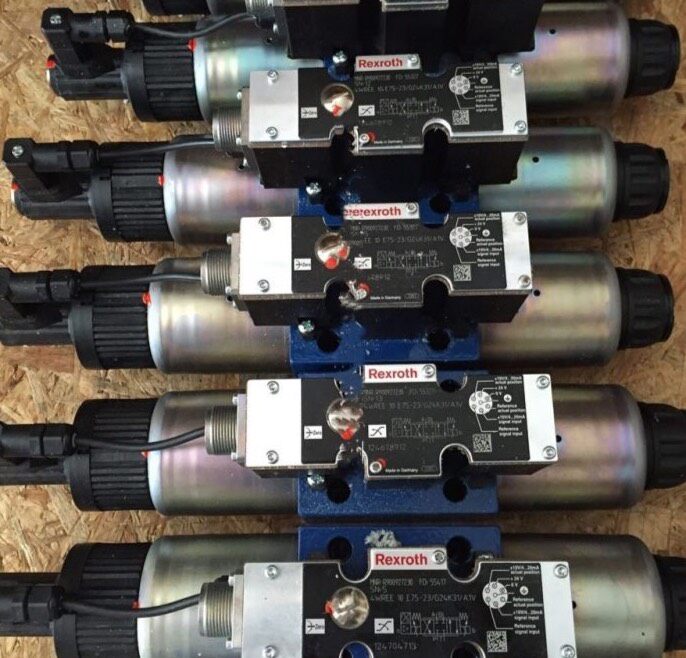Bosch Rexroth R900927230 4WREE10E75-23/G24K31/A1V Valve thumbnail