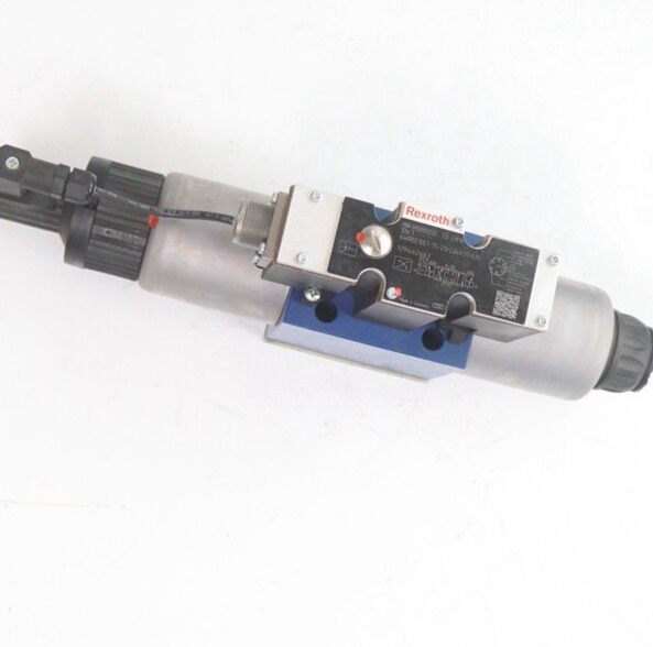 Bosch Rexroth R900927230 4WREE10E75-23/G24K31/A1V Valve thumbnail