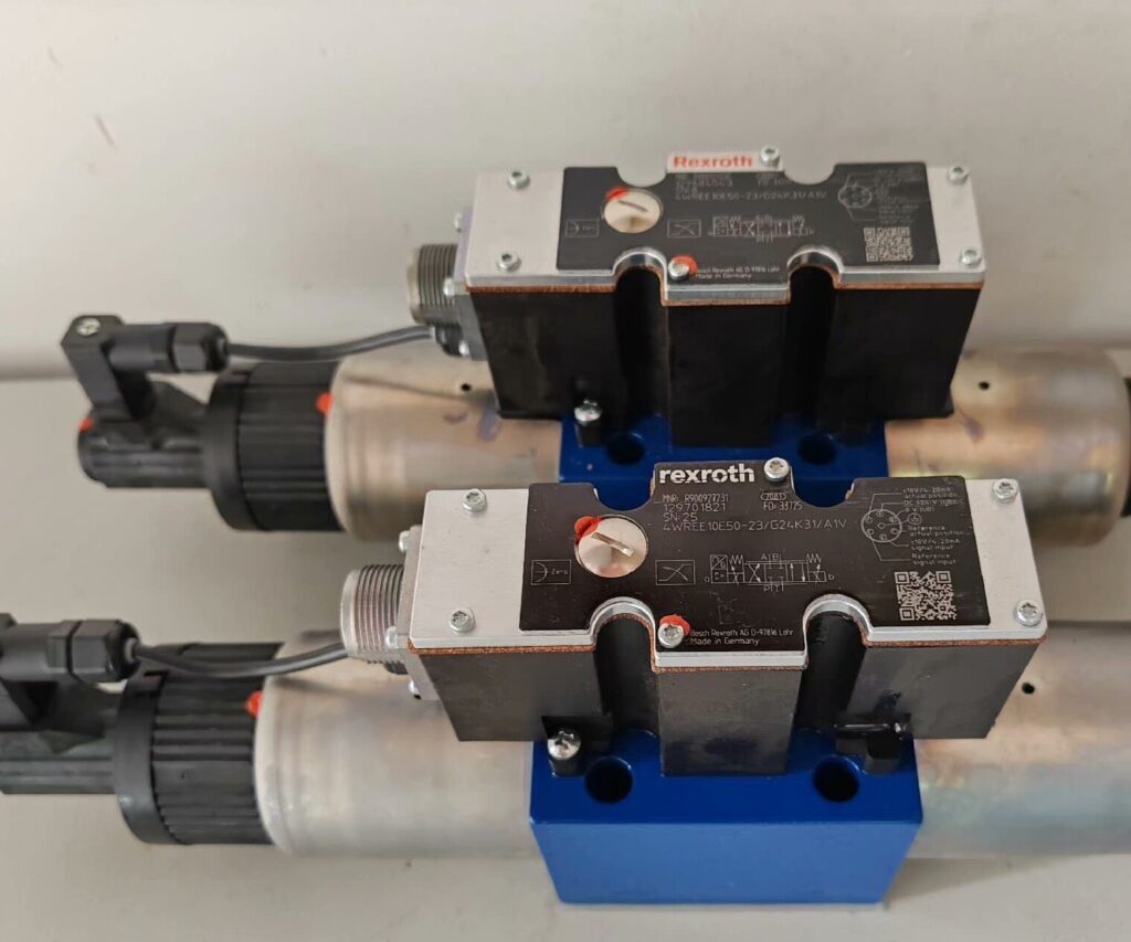 Bosch Rexroth R900927231 4WREE10E50-23/G24K31/A1V Valve thumbnail