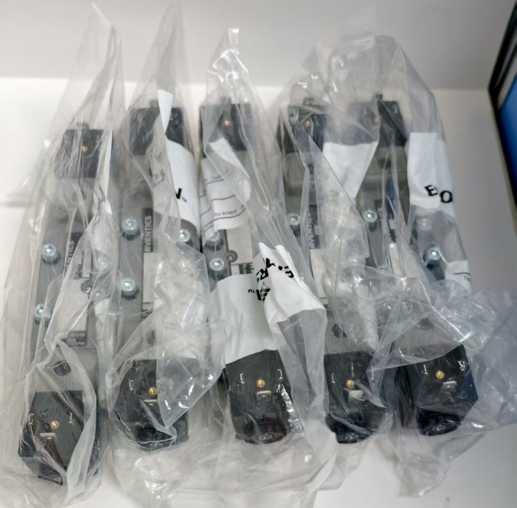 Aventics 0820024602 Pneumatic Valve thumbnail