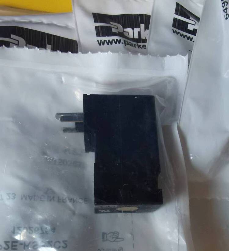 Parker P2E-KS32C1 Pneumatic Valve thumbnail