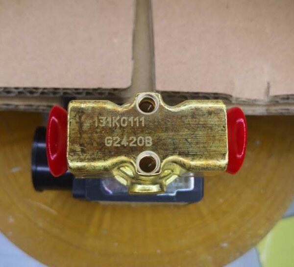 Parker 131K0111 Pneumatic Valve thumbnail
