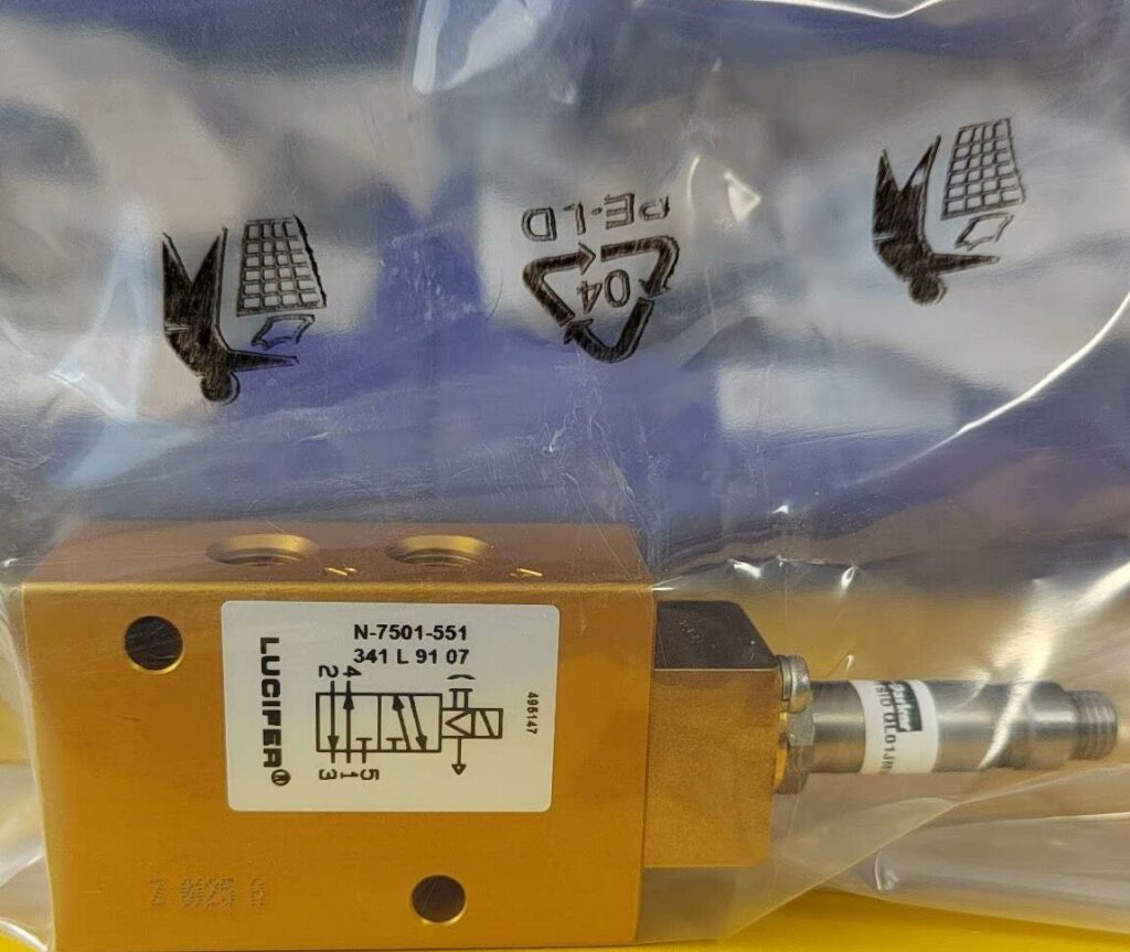 Parker 341L9107 Solenoid Valve thumbnail