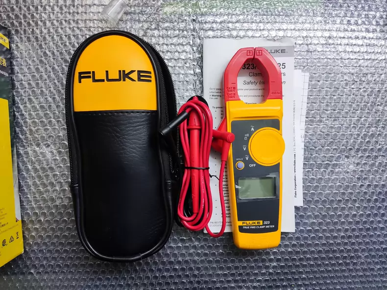 FLUKE 323 Clamp Meter thumbnail