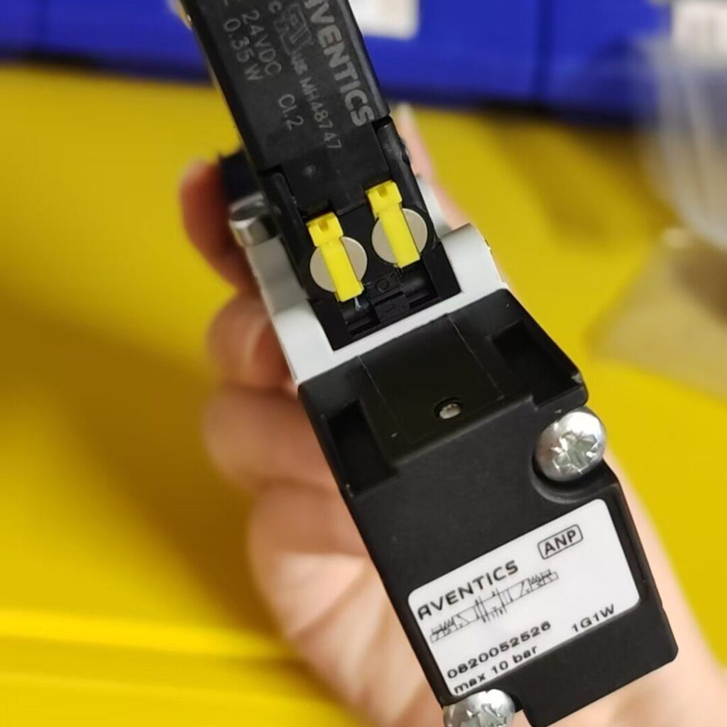 Aventics 0820052526 Pneumatic Valve