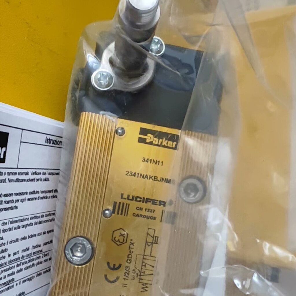 Parker 341N11 Pneumatic Valve thumbnail