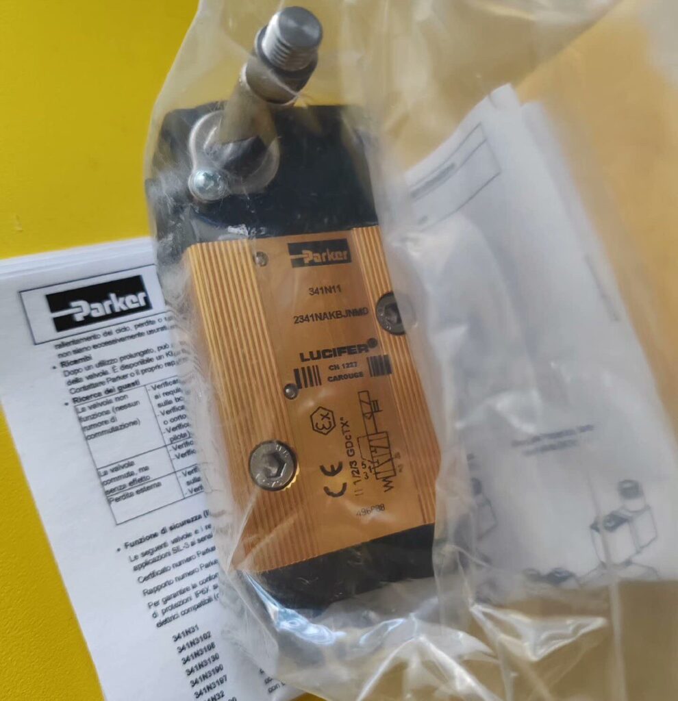Parker 341N11 Pneumatic Valve thumbnail