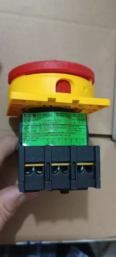 Eaton P1-32/EA/SVB Switch thumbnail