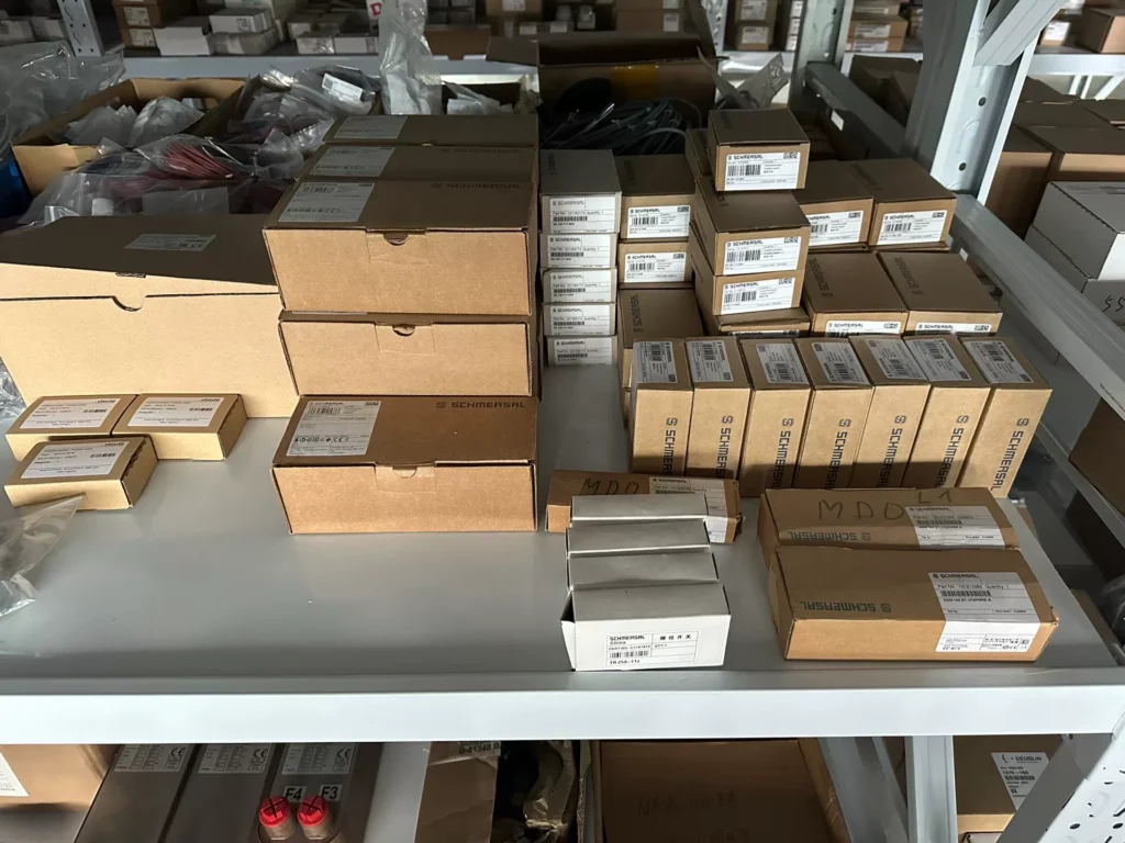 Schmersal M3R330-11Y Limit Switch thumbnail