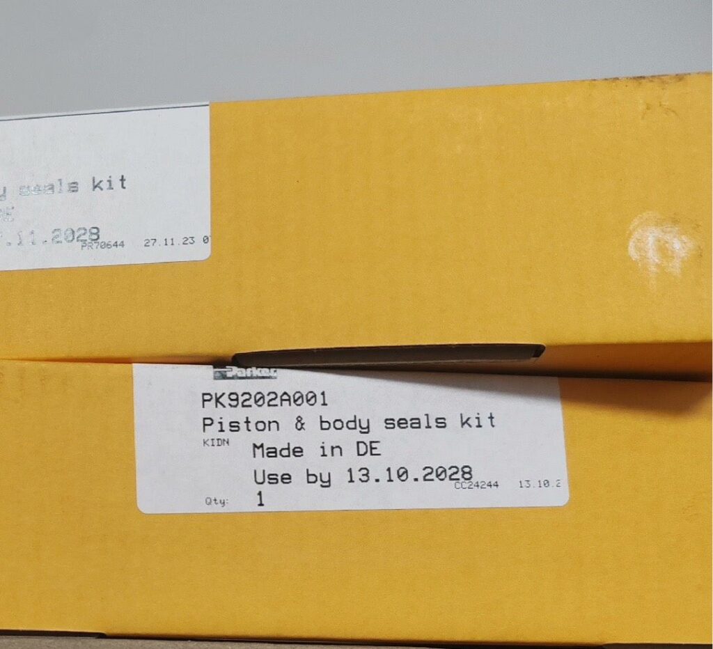 Parker PK9202A001 Piston and Body Seal Kit thumbnail