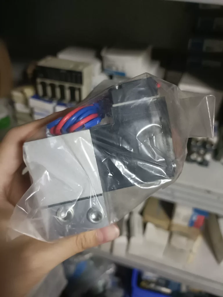 KOGANEI Solenoid Valve V050LE1-2-L thumbnail