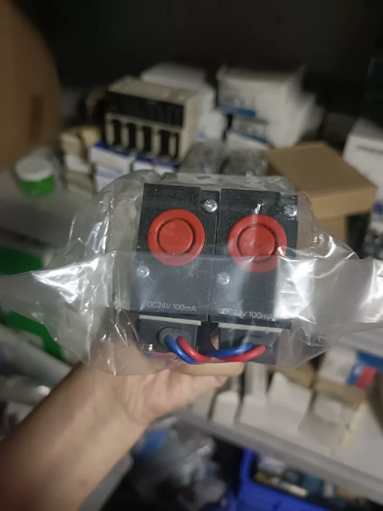 KOGANEI Solenoid Valve V050LE1-2-L thumbnail