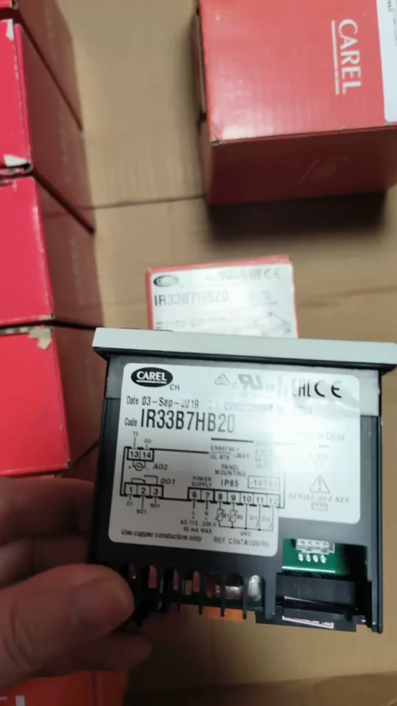 CAREL IR33B7HB20 Controller