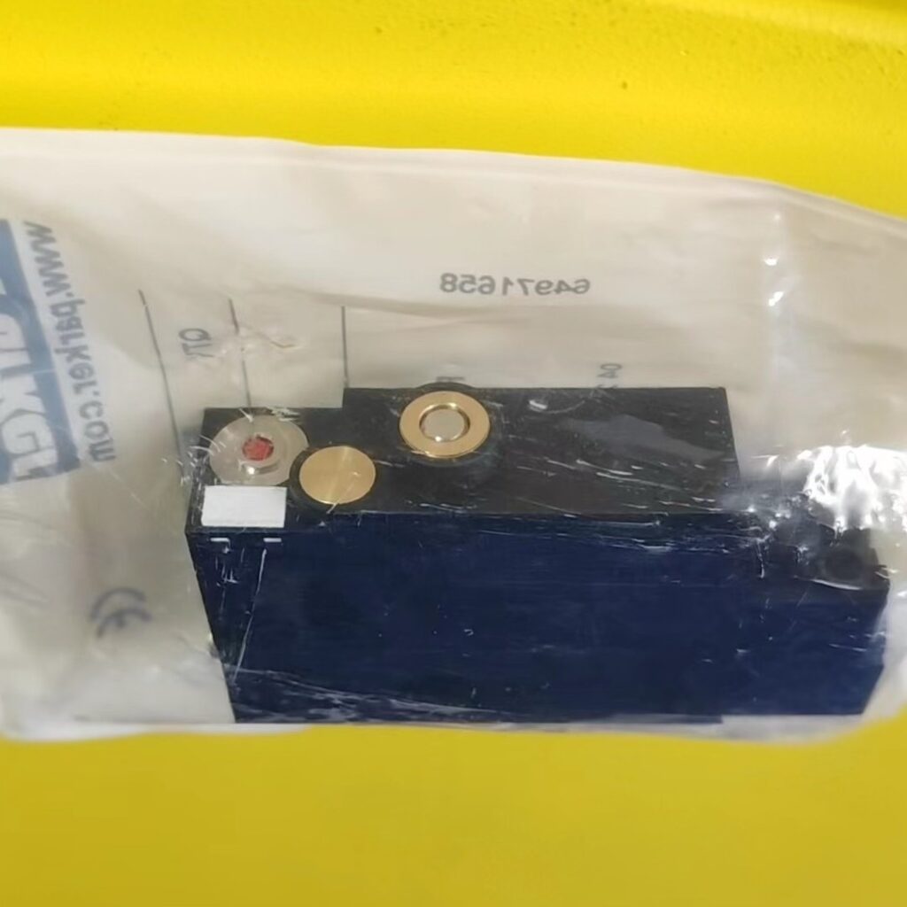 Parker PS1-P108. Pneumatic Valve thumbnail